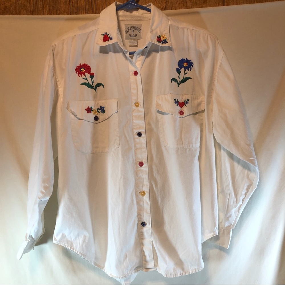 Solutions white embroidered flowers long sleeve button down w/ pockets blouse L